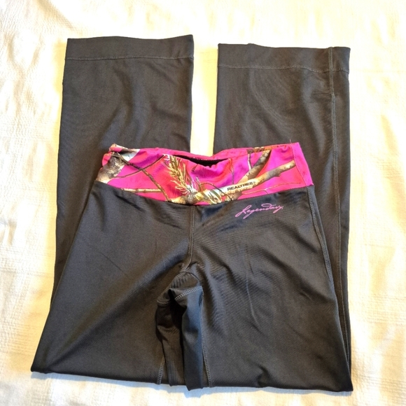 Realtree women's size Small black pull on athletic pants Realtree waist band - Picture 2 of 6